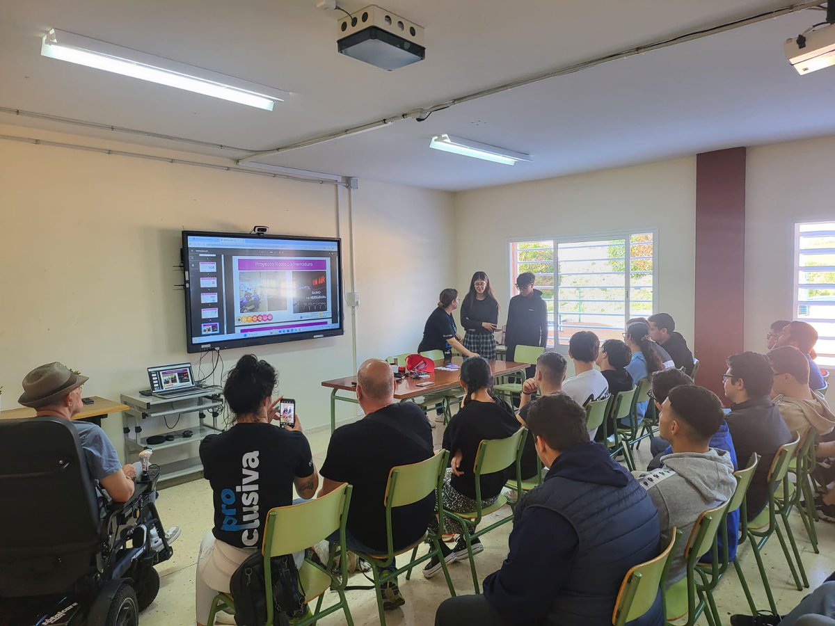 IESLomoH's tweet photo. Ayer se procedió al encuentro Mas Pro Quo con el alumnado de Ciclo Formativo de Grado Básico, así como también el Ciclo Medio. 

@EducacionGobC @educaciongob @GranCanariaJven @Ayun_Telde #MasProQuo https://t.co/BH2aRw0faw