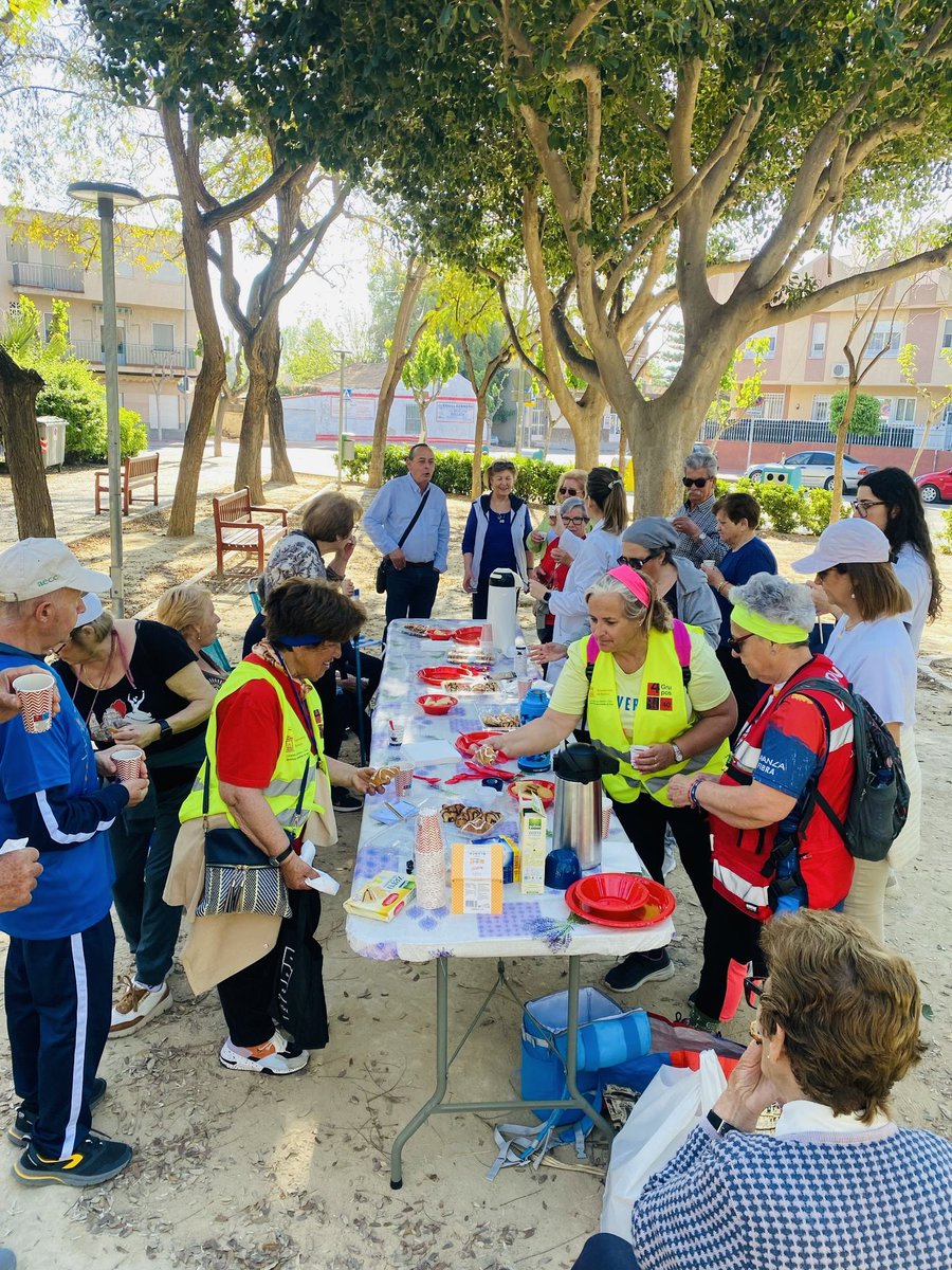 salud7729's tweet photo. Almuerzo saludable entre el equipo de salud y nuestro grupo de paseo diario!
Jornada de compartir entre enfermeras y pacientes en otra actividad comunitaria más del centro de salud de Zarandona 💪💪 Seguimos…🍎🍎🍏🍏☕️☕️🥛🥛 https://t.co/nePpRLhAfO