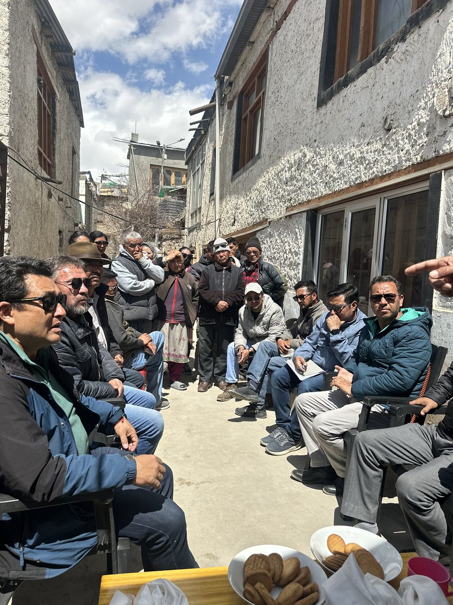 MCL_leh's tweet image. An interactive session on sewerage management was held with Nimoling residents. Hon’ble Councillor &amp;amp; Residents raised concerns over the lack of sewerage network. Officials informed that due to STP Agling’s limited capacity, new connections are currently restricted.