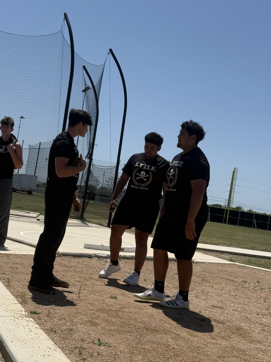 Lori Wilson🖤☠️💛 tweet media