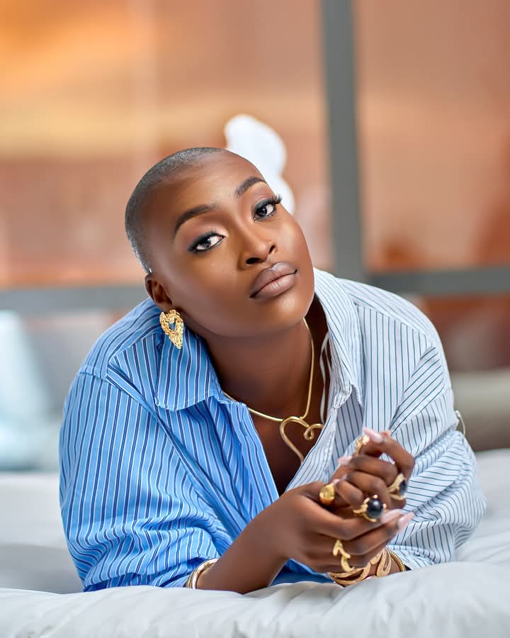 nsukuumabunda's tweet photo. Unbothered, moisturised, glowing and minding my own fabulous business. 

If confidence had a face, it would look like this ☝️

@masingitatowers 
@mrsuave_dastylistsa 

#NsukuMabunda https://t.co/ce7Gi4KVGn