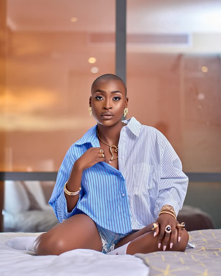 nsukuumabunda's tweet photo. Unbothered, moisturised, glowing and minding my own fabulous business. 

If confidence had a face, it would look like this ☝️

@masingitatowers 
@mrsuave_dastylistsa 

#NsukuMabunda https://t.co/ce7Gi4KVGn