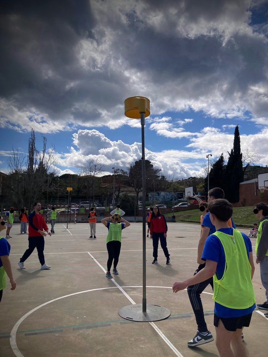 SantLlorencKC's tweet photo. 🔴⚪ Més promocions!🔥 Aquest cop vàrem estar a Institut Arnau Cadell de Sant Cugat.
Les dades📢
7 sessions en 6 dies, un total de 12 h de #korfbal, més de 245 alumnes de 2n d'ESO i 1r de batxillerat van participar-hi🙌. MOLTES GRÀCIES!
#SLKC Non stop!
@korfbalcat https://t.co/wSUZk8eyqI