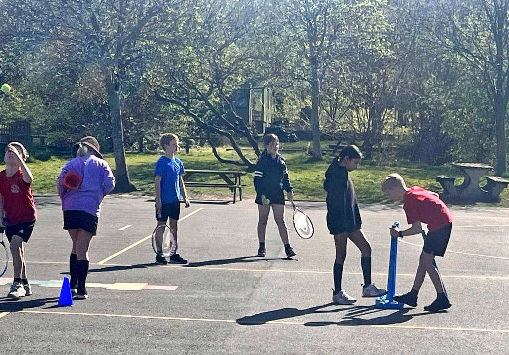 Class5Highpri's tweet photo. Lots of fun in the sunshine creating our own racket/bat and ball games. Fabulous team efforts ππ» #highfieldspe https://t.co/5SVY9a0mAE