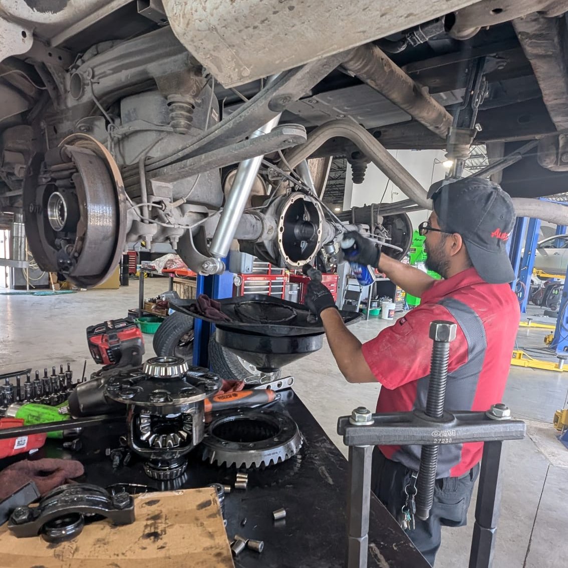 Toptechsgarage's tweet photo. Don't neglect your rear differential! ⚠️ Proper maintenance ensures smooth power transfer and prevents costly issues. 

🗓️Schedule appointment: 
https://t.co/IAk5foRbQR

 #DrivetrainService #ElPasoCars https://t.co/pvAeR8Hjne