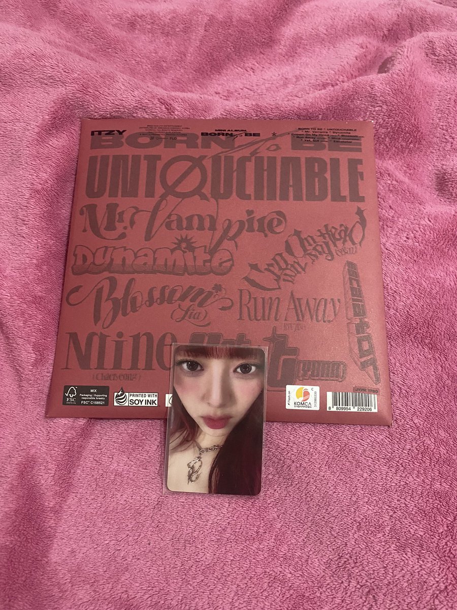 imnot2ning's tweet photo. VENDO/VENDA 

ÁLBUM ITZY BORN TO BE UNTOUCHABLE VERSION + PHOTOCARD YUNA PÃO ❤️

 90 + frete a ser calculado. 

Álbum vem com inclusões e o photocard, somente sem o pôster de membro mas vem com o pôster do grupo. https://t.co/Iug93pbgUB