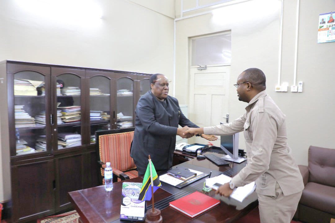 GoodluckjmN's tweet photo. NO REFORMS NO ELECTION: Si Siasa, 

Ni Falsafa ya Uasi Halali – Hii Ndio Siri Watawala Hawataki Uijue!" 

Na Ukiwa Msomi Mzuri wa Historia  na Pia Mfwatiliaji wa Siasa  Utakua Umewai Kukutana na Hawa 

Great thinkers  Rousseau, Hobbes na Machiavelli. Sasa  walisemaje... https://t.co/bWsOqGuBy7