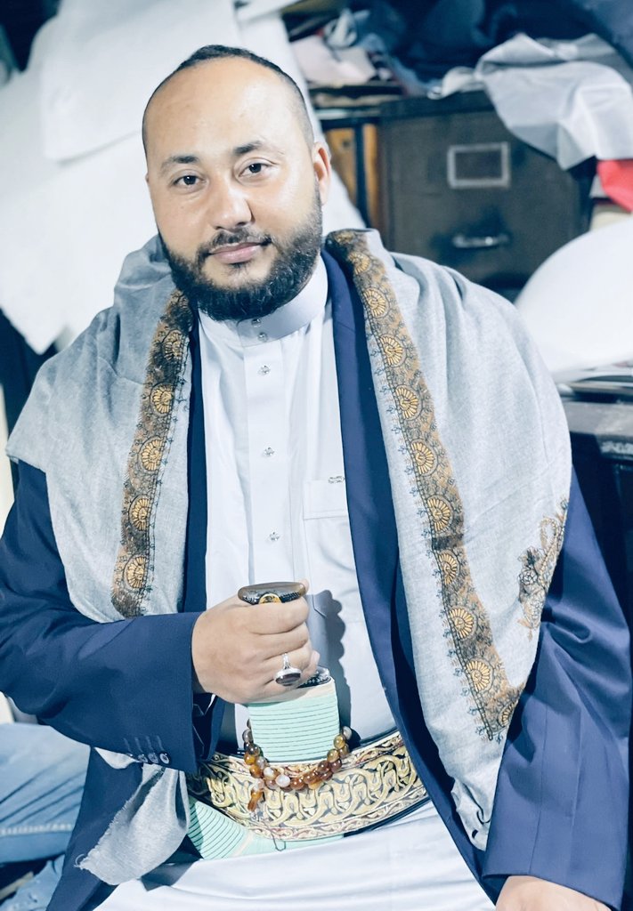 اذا كان الدفاع عن غزة
 لأهل اليمن العظيم رضي الله عنهم 
فاأنا اول يمني ليزداد إيماني .
فالشرف كل الشرف  ان تقبلوني ياأهل اليمن العظيم وسيد اليمن ،  بينكم مُحباً فأنتم اصلي
و أنا منكم .
#اليمن_البأس_الشديد
