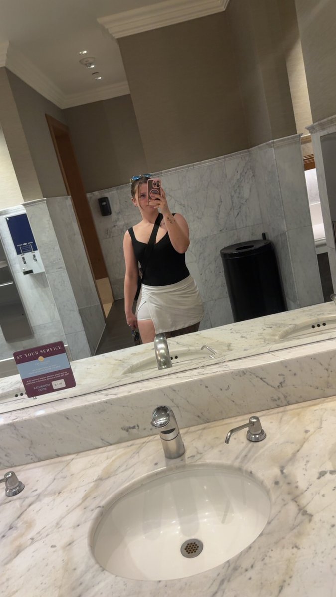 GoddessLouisaa's tweet photo. Spoil me so I can go shopping

findom Findom Findomgoddess goddess dom domme sub cuck beta simp paypig cashcow wallet drain https://t.co/8xolb7hAj7