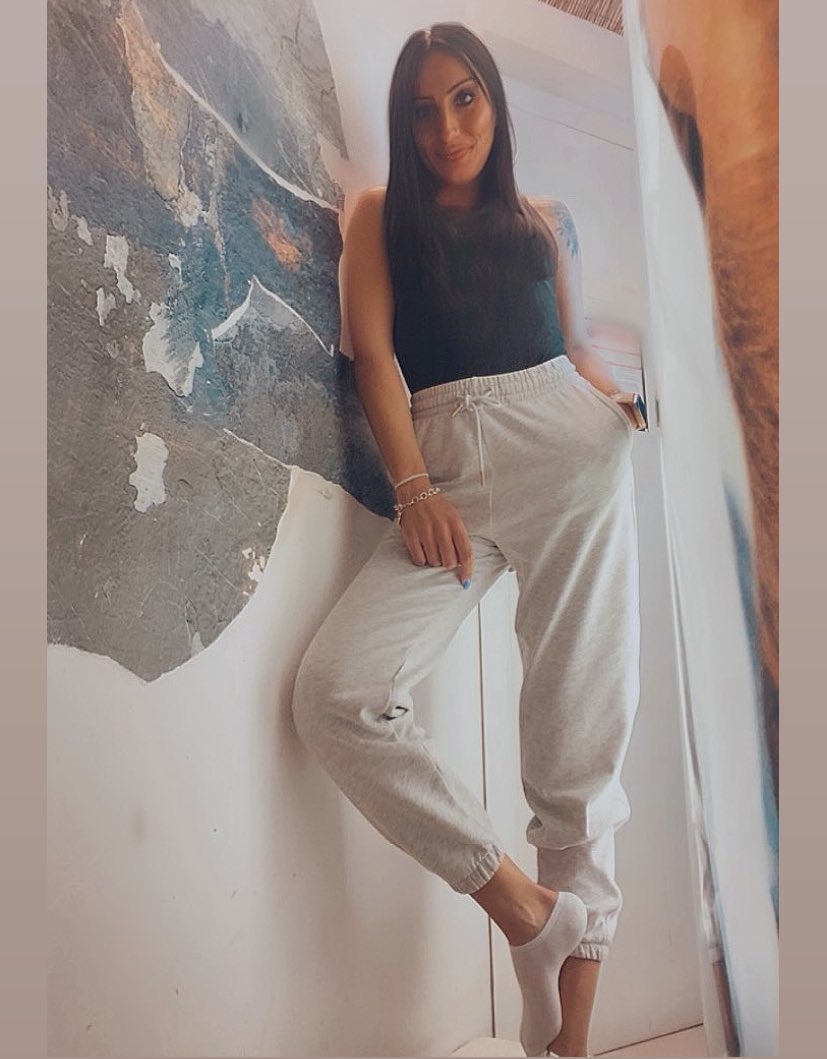 Non è come entri, è come ne esci a spiegare chi sei.
Da una relazione, da un dolore, da una giornata.