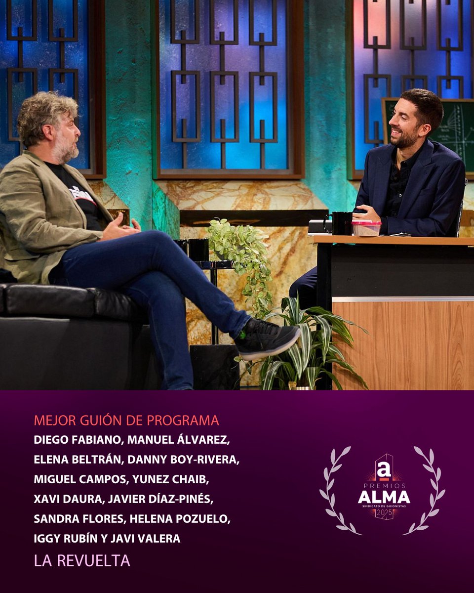 Los ganadores del mejor guión de programa en los #PremiosALMA25 son @omgdiegofabian, <a href="/xManuelAlvarez/">Manuel Álvarez</a>, <a href="/elenabeltran__/">Elena</a>, <a href="/DannyBoyRivera/">Danny Boy-Rivera</a>, <a href="/mcamposgalan/">Miguel Campos</a>, <a href="/YunezChaib/">Yunez Chaib</a>, <a href="/vengamonjas/">Venga Monjas</a>, Javier Díaz-Pinés, Sandra Flores, Helena Pozuelo, <a href="/iggyrubin/">Iggy Rubín</a> y <a href="/javiuve/">Javi Valera</a> por <a href="/LaRevuelta_TVE/">La Revuelta</a>.