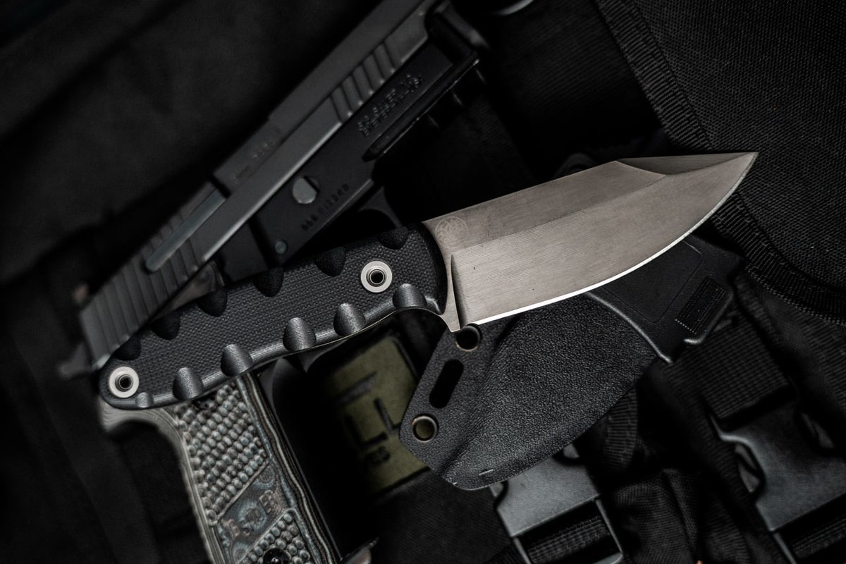 TkellKnives's tweet photo. 🚨Drop Alert 🚨

The Accomplice drop is less than a week away! 📅 April 15th—no lead time, ships right away 🚚. Nickel Boron T1C Plated with our Recon Distressed finish for top durability in the field 💪. Limited quantity, get ready! https://t.co/BVTPZnLzOf