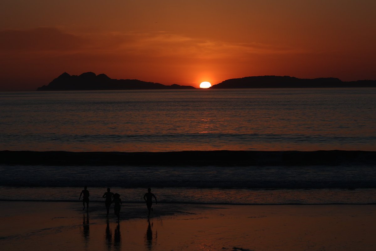 AlbertoSxenick's tweet photo. 09ABRIL2025
#Samil #Vigo 21:15 h 24°C
Nos ha quedado una previa estupenda de la semana santa. https://t.co/b3BGzs66dk