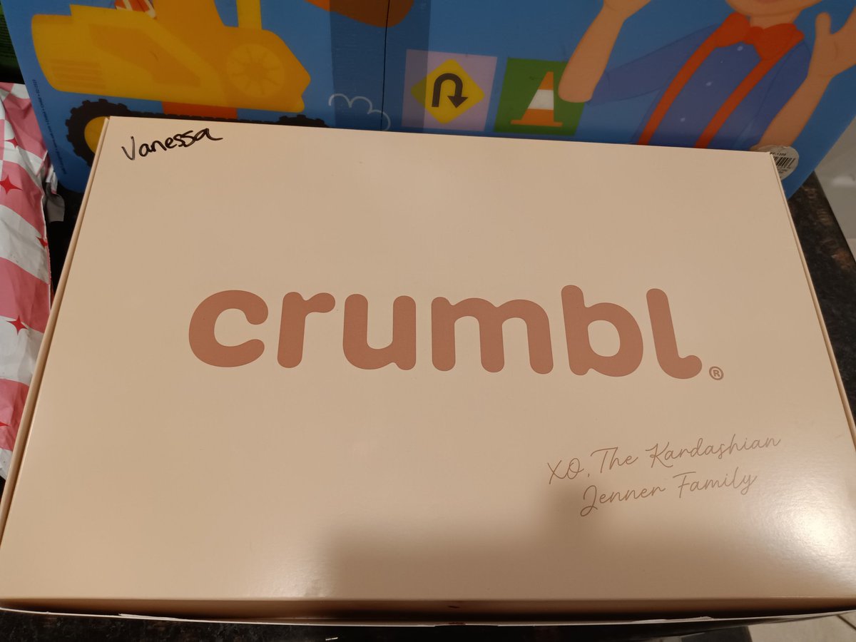 Nessabot6's tweet photo. I'm in love these cookies are so colorful and so delicious thank you  @crumbl Cookies  for collaborating with them I'm a huge fan of the Kardashian Jenner Family  @KrisJenner @KimKardashian @kourtneykardash @khloekardashian @KylieJenner @KendallJenner @kardashianshulu https://t.co/7z2JSeDRr7