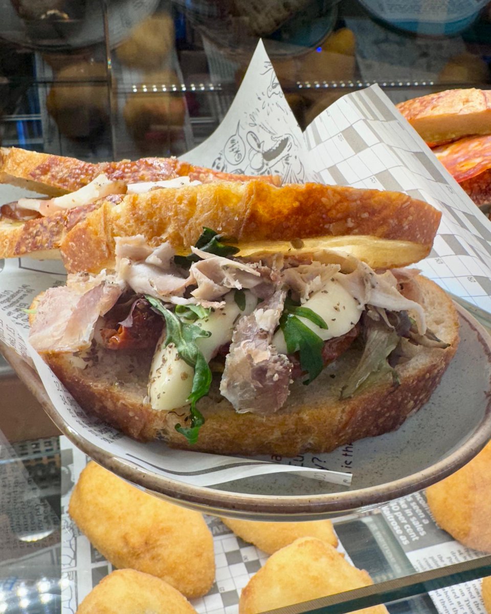 carlisibar's tweet image. 🥪Carlisi Lunch Deal!🥪

Call in to Allerton or Dale Street and grab any freshly
toasted sandwich from the display cabinet and a hot drink to eat in or take away for just £6.50!

#liverpooleats #foccacia #sandwich #pistachio
#pistachiosauce #italiansinliverpool #thesicilianway