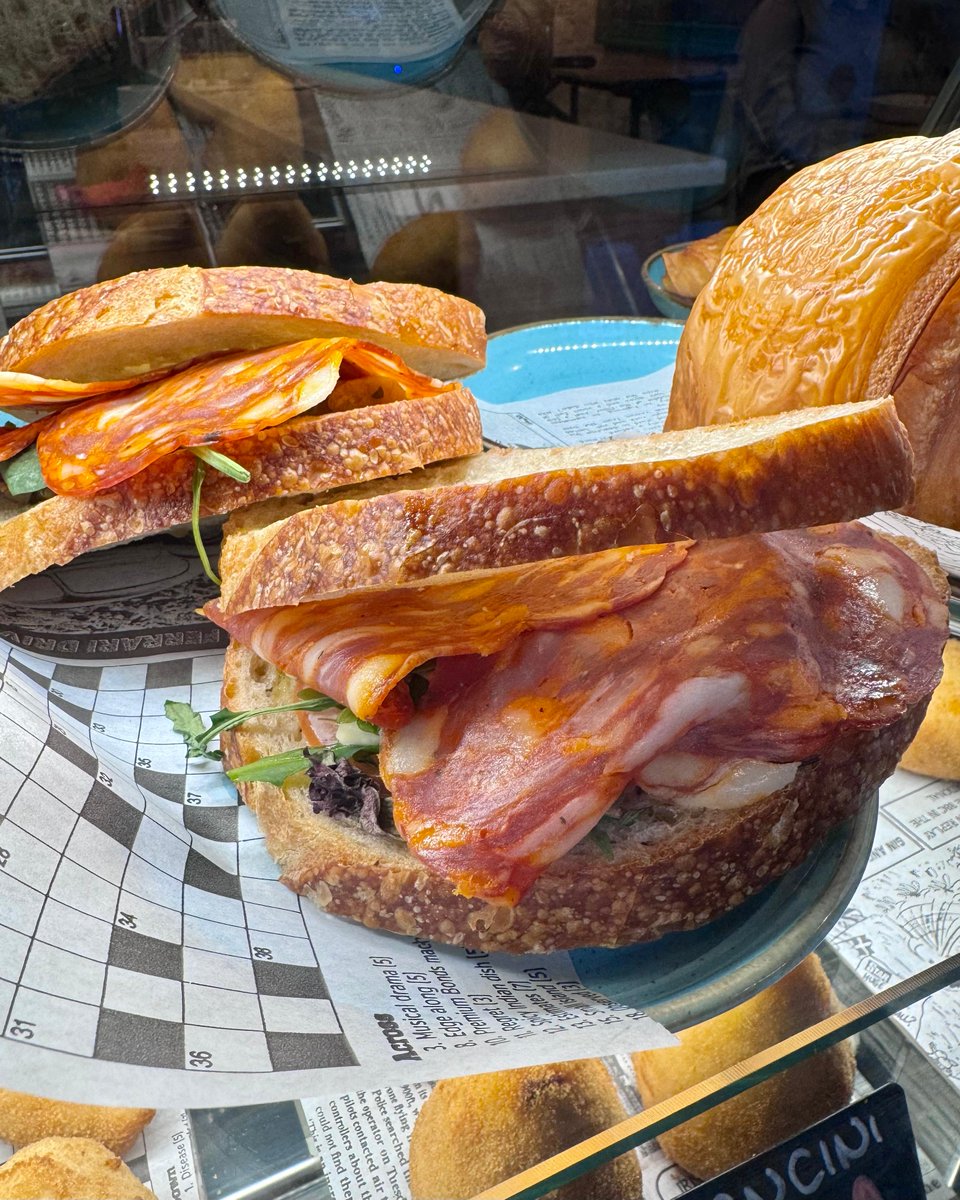 carlisibar's tweet image. 🥪Carlisi Lunch Deal!🥪

Call in to Allerton or Dale Street and grab any freshly
toasted sandwich from the display cabinet and a hot drink to eat in or take away for just £6.50!

#liverpooleats #foccacia #sandwich #pistachio
#pistachiosauce #italiansinliverpool #thesicilianway
