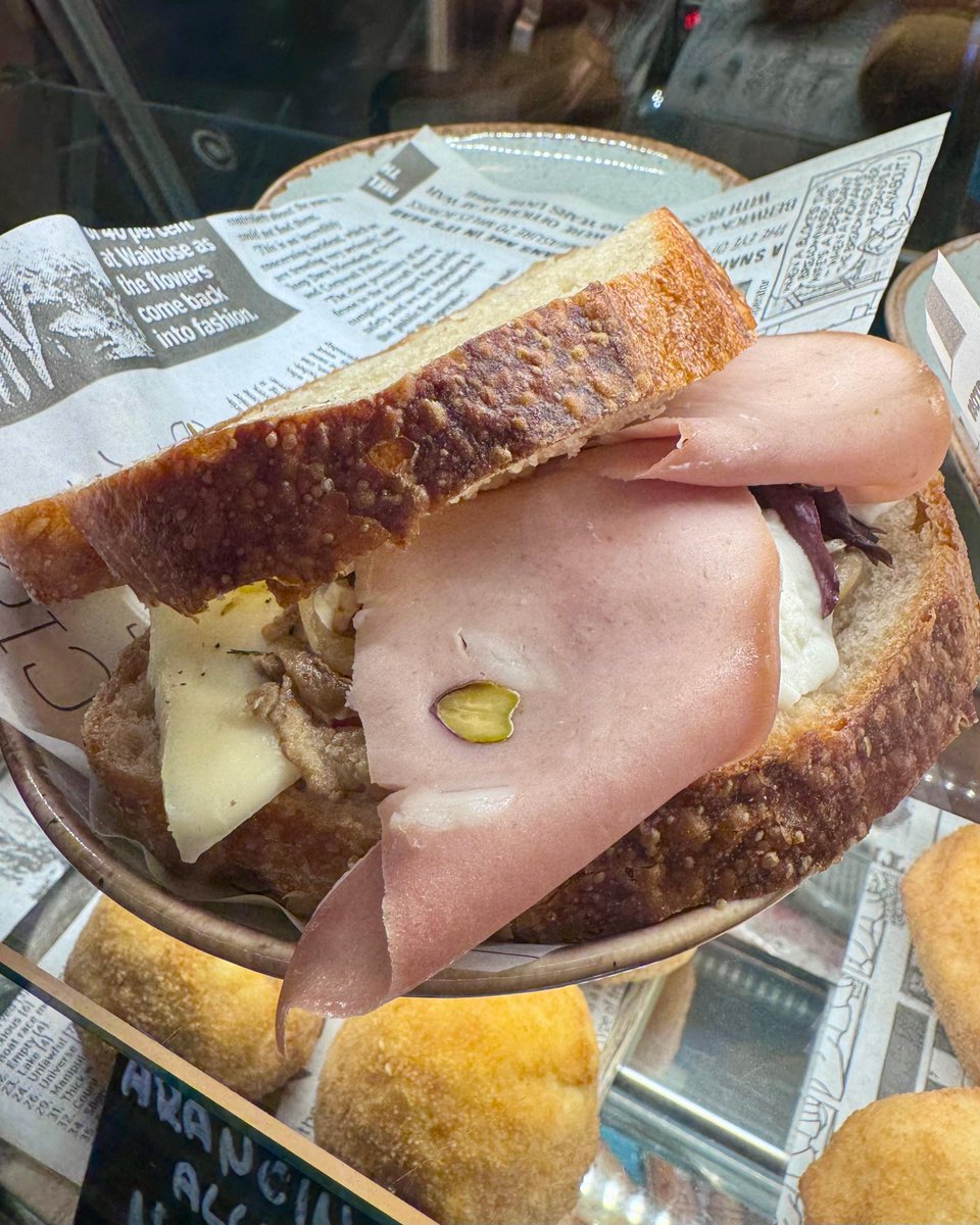 carlisibar's tweet image. 🥪Carlisi Lunch Deal!🥪

Call in to Allerton or Dale Street and grab any freshly
toasted sandwich from the display cabinet and a hot drink to eat in or take away for just £6.50!

#liverpooleats #foccacia #sandwich #pistachio
#pistachiosauce #italiansinliverpool #thesicilianway