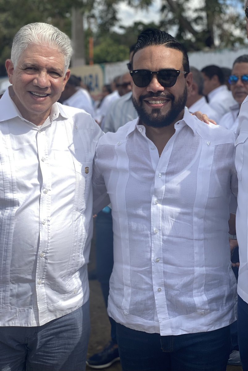 randydiazrd's tweet photo. Con profundo dolor, acompañamos al Ing. @EduardoEstrella en la irreparable pérdida de su hijo, Eduardo Guarionex Estrella Cruz, tras la tragedia en la discoteca Jet Set. Que encuentren fortaleza en el cariño de quienes los rodeamos. #lutonacional #trajediajetset https://t.co/tBLs3k7KWH