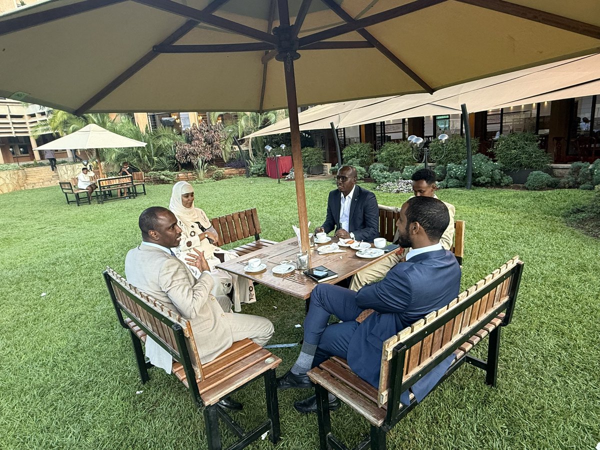 missyHaroona's tweet photo. Thank you wakili for visiting me today @Counsel_Nassir @Salim_Senior Journalist Abdinoor and my brother Deqow.

I appreciate your support and look forward to implementing our discussions. https://t.co/ZSy3Z9sZpt