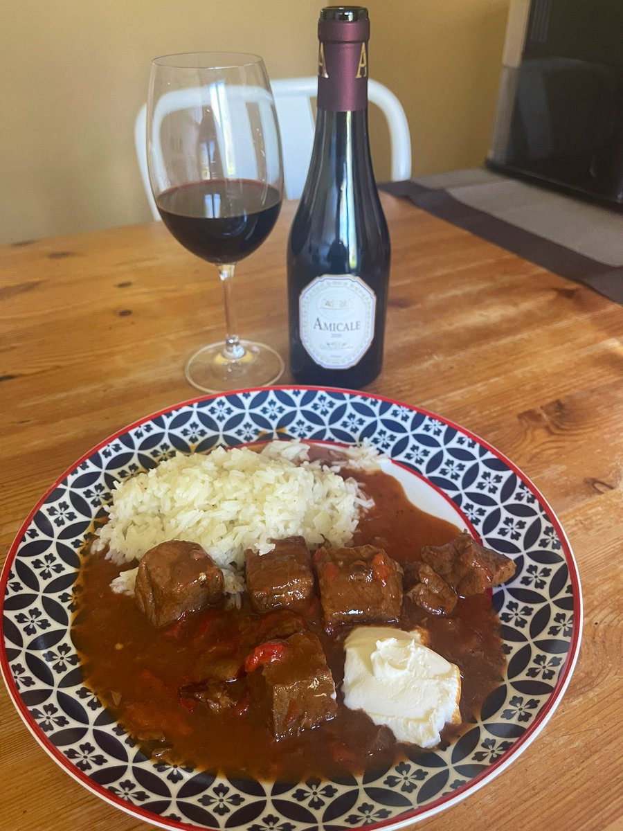 joukesp's tweet photo. #WednesdayLunch #NoCookingWednesday #2ndServing #Goulash #Rice 
Wonderful spring weather! Very sunny, 17°C.
 Just cooking a portion of rice and serving with a 2nd serving of my warmed up goulash!
P.S. Not all wines from Italy are great. https://t.co/2uxYZ6AfQE