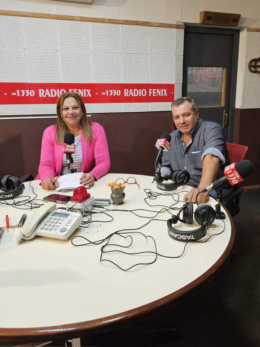 Esta tarde pude conversar sobre nuestra propuesta política para el Municipio C en "Como si nadie escuchara".

¡Gracias Ana Laura por recibirnos en los estudios de Radio Fénix! 📻

#LuisAlcaldeC #YaEstá