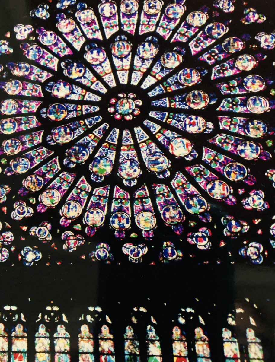 dianne0805's tweet photo. @1000Rach A most elegant moment in time…💙#RoseWindow 
#WindowsOnWednesday https://t.co/11bzFfOu9b