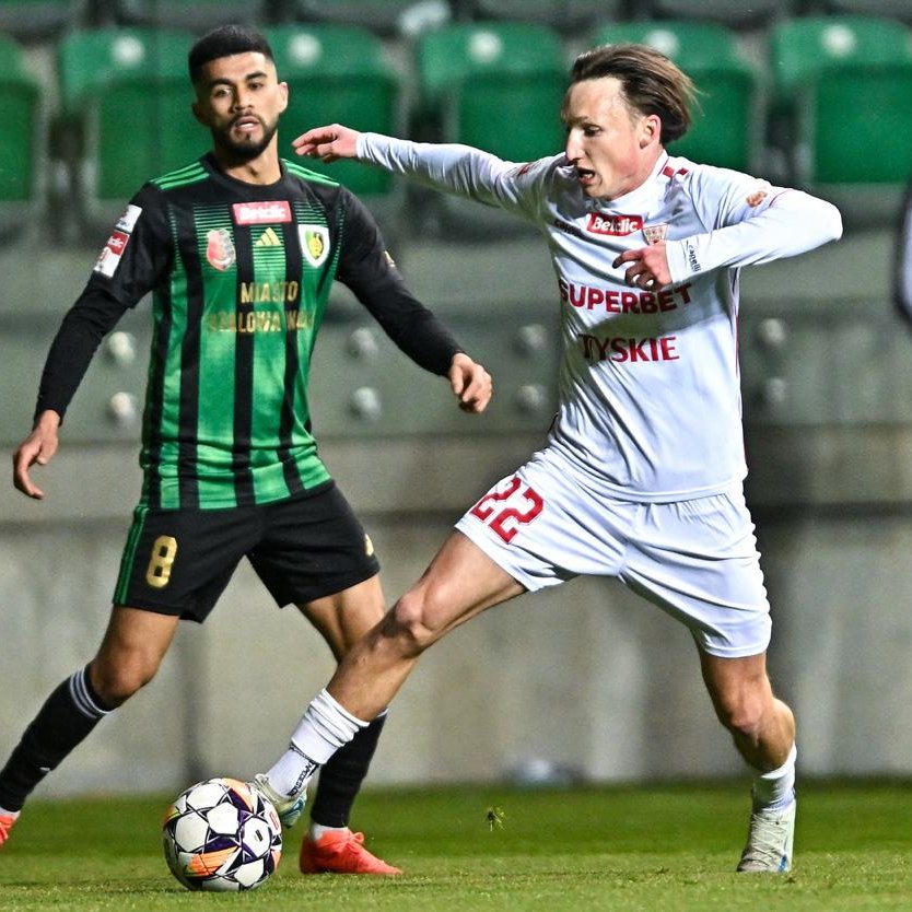 KP_GKSTychy's tweet photo. 46' | 𝐖𝐚𝐥𝐜𝐳𝐲𝐦𝐲 o zwycięstwo! 🔥
---
#STWTYC 0:0 https://t.co/Tgs2R4nHa0