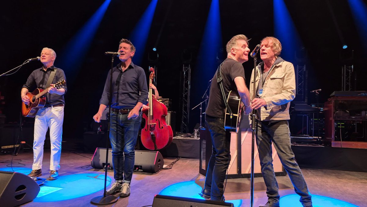 martyn_joseph's tweet photo. A huge shout out of gratitude to the @deaconbluemusic family for making me feel so welcome as the opener on their UK tour. It was a huge amount of fun from start to end and a joy to join them on stage for their encore in London. Love and esteem to DB and all their amazing crew xo https://t.co/s9f1sG6zkI