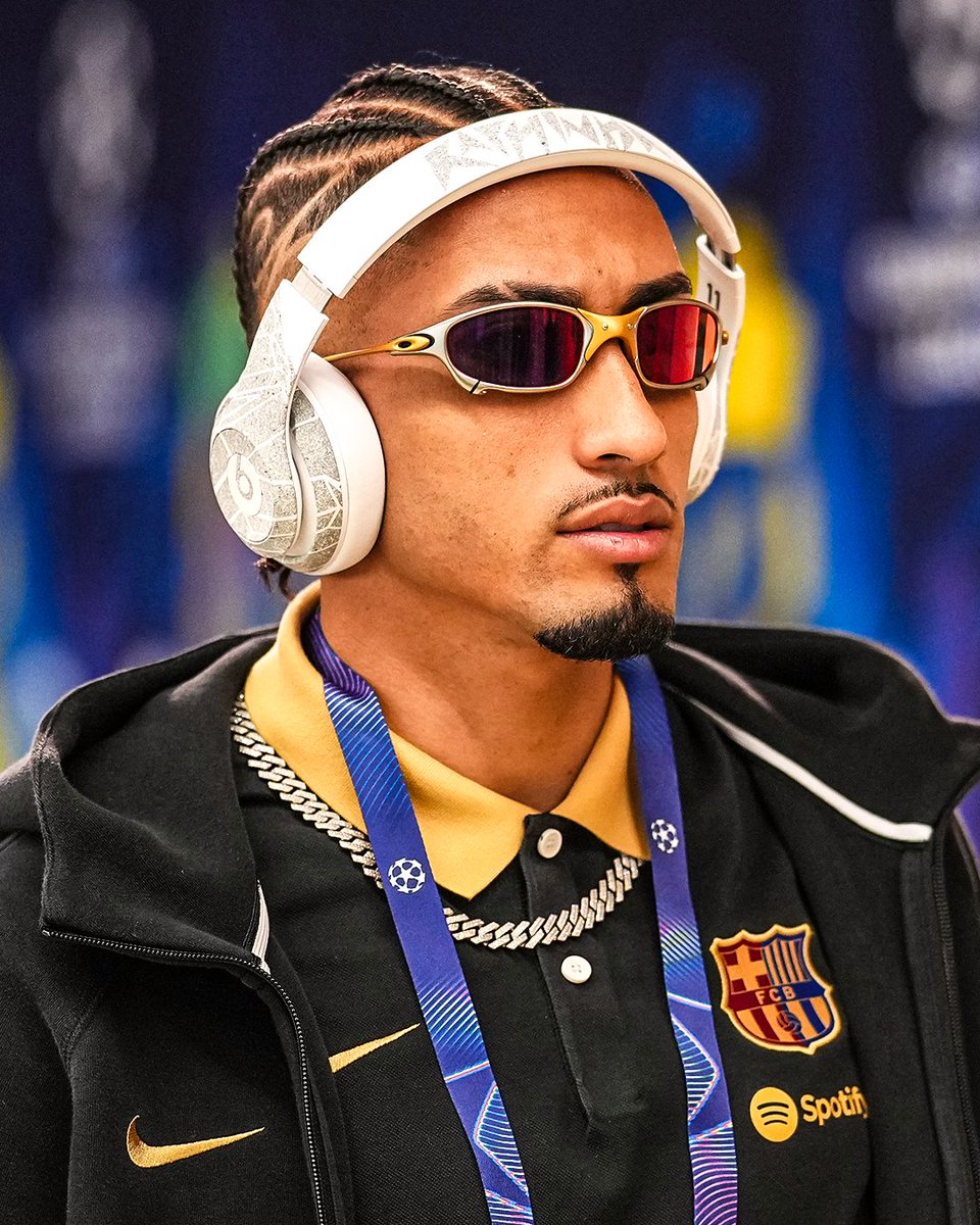 Raphinha na temporada 2024/25: ⚔️ 51 Jogos ⚽ 32 Gols 🔝 🎯 18