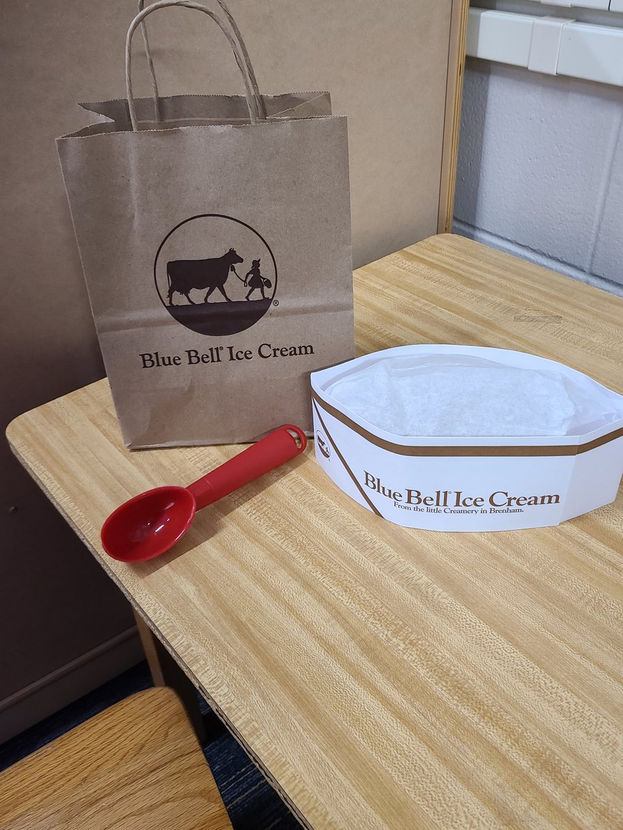 Mrs. Everett tweet media