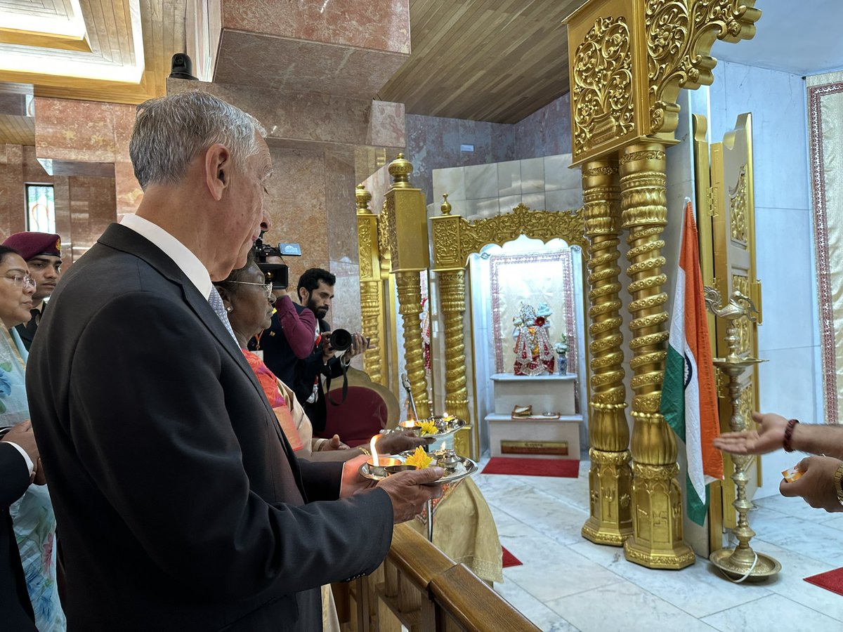 prkundal's tweet photo. Visit of Rashtrapatiji to Lisbon. Other highlights of the visit: Interaction with Doctoral and Post Doctoral Indian researchers working in universities &amp;  institutions, Homage to Mahatma Gandhi and Visit to Radha Krishna Mandir. HE President Marcelo Rebelo accompanied her. https://t.co/ijhT8qJIQL