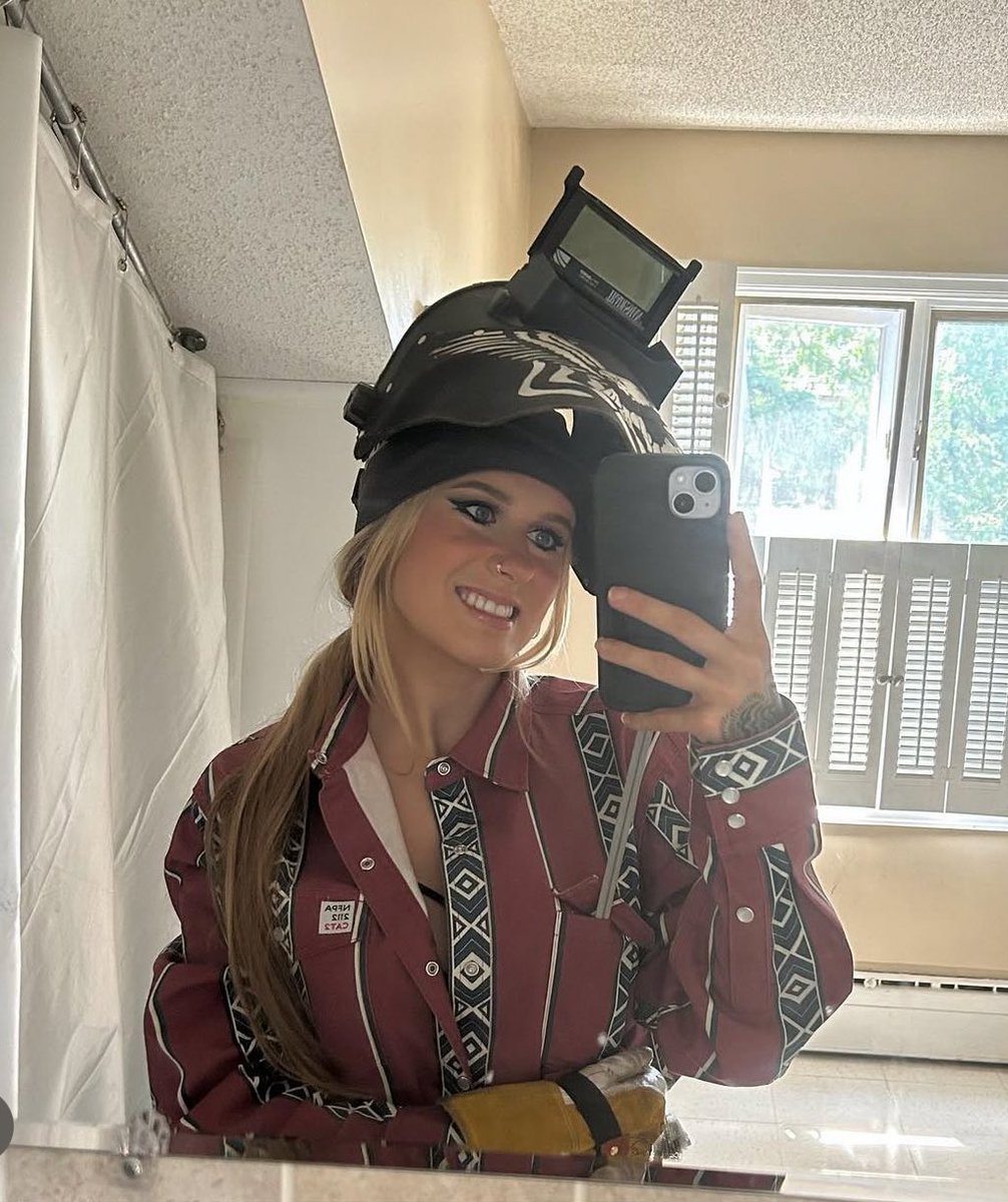 alexis xj👩🏼‍🏭 tweet media