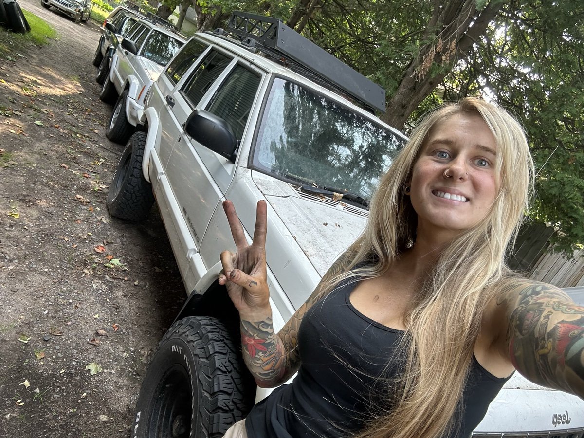 alexis xj👩🏼‍🏭 tweet media
