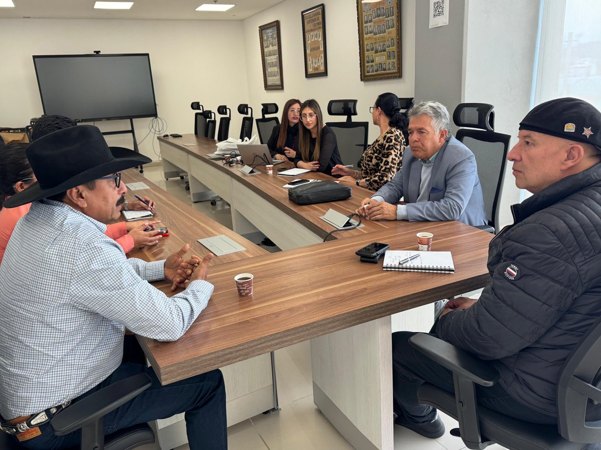 UPTCoficial's tweet image. 📌#UPTCInforma | Seguimos uniendo esfuerzos para llegar con nuestra educación de calidad a las regiones, nos reunimos con el alcalde de Alcaldía de #Pore, #Casanare, Jorge Garzón, con quien planteamos la posibilidad de firmar un convenio para la capacitación y formación💪🇨🇴

🧵👇