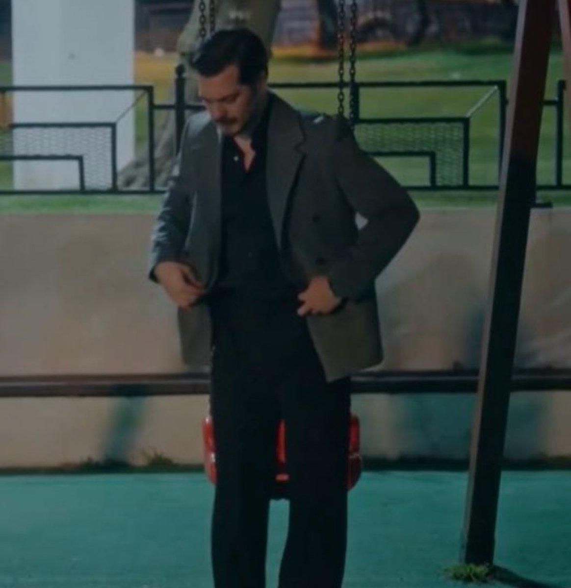 turkseriesever's tweet photo. ben hayatımda böyle mafya görmedim😂#esrefrüya https://t.co/pXoqgFl4bd