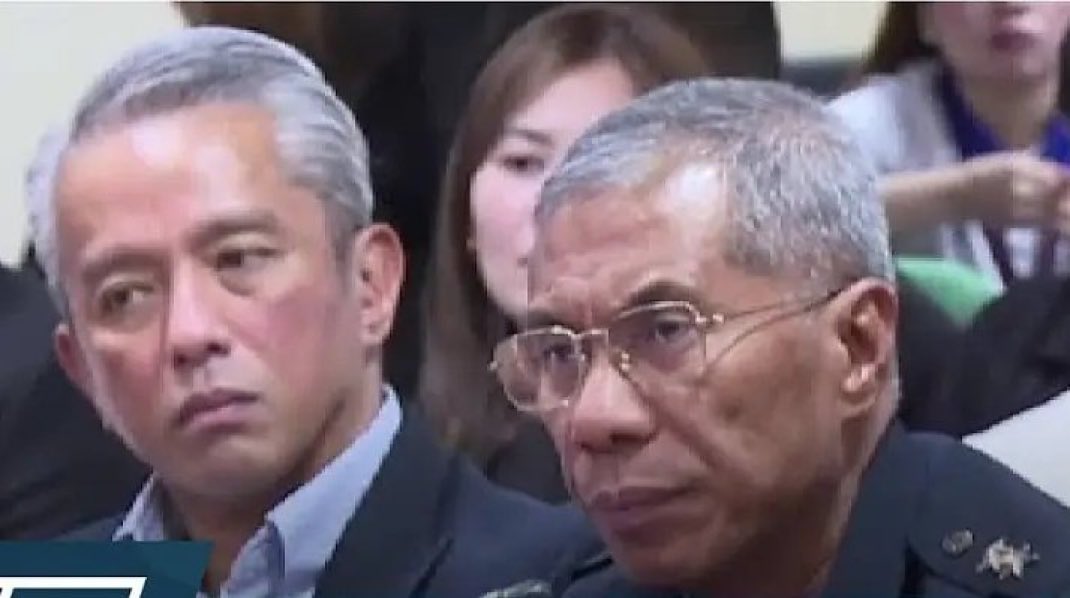 mdlc_11325's tweet photo. Ang mukha ng dalawang unggoy na nag traydor sa dating Pangulong Duterte ๐ Yan ang dapat bantayan natin baka tumakas at mangibang bansa. Mga #ProCriminals #ProDrugAddicts #ProCorruption ang mga unggoy na yan ๐คก
ctto https://t.co/rxylY3GMdP