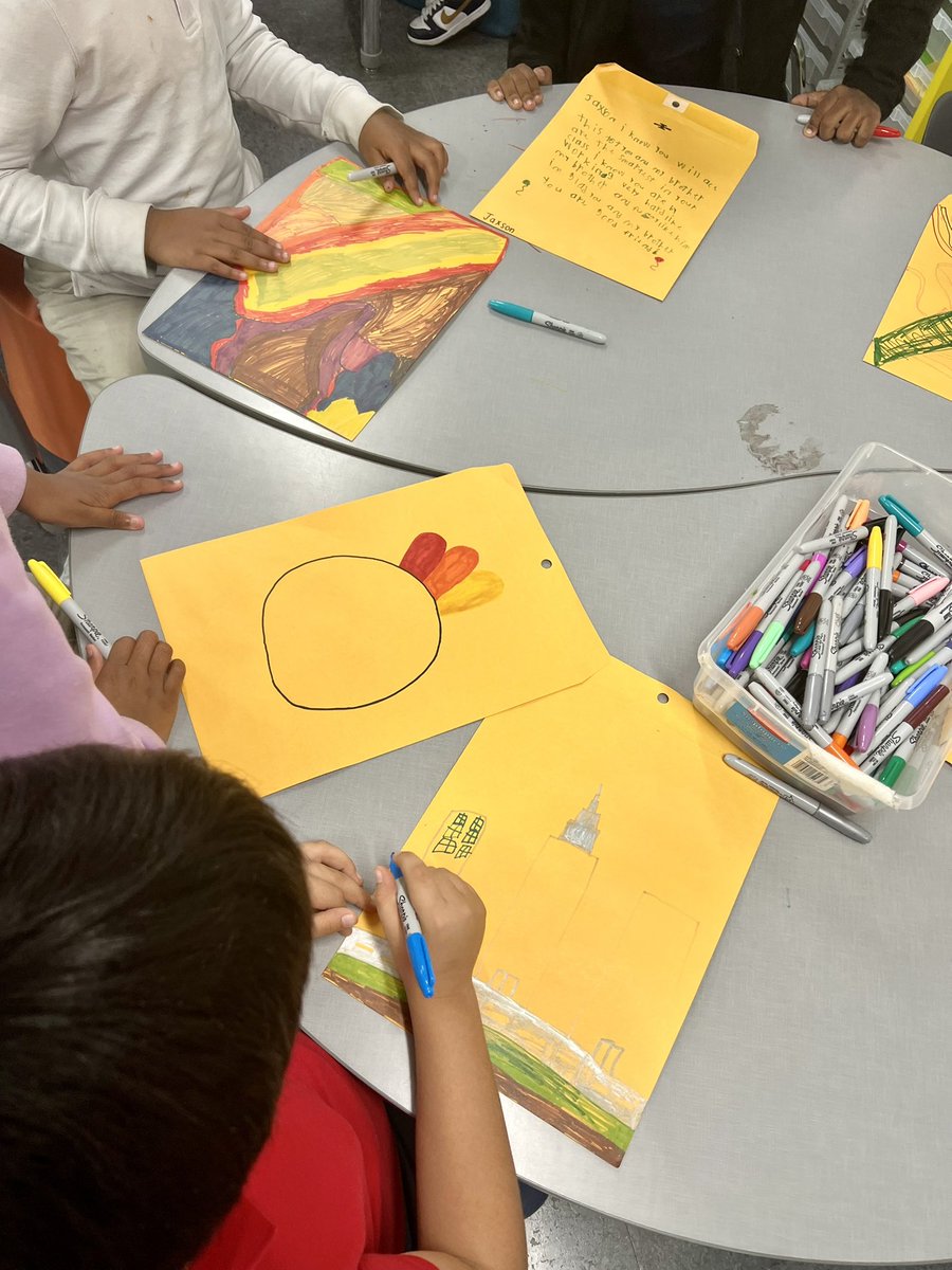 StefLRichard's tweet image. My 2nd graders are thrilled to surprise our 5th grade #staartest takers! #sheffieldshines 🌟