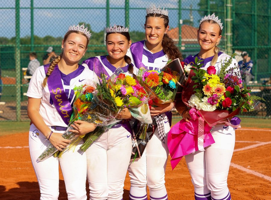 MVA cruises 10-2 past Trinity Catholic on Senior Night! 
🔑Key🔑 Contributors:
-M. Murch- 7 IP, 9 Ks, ER, 0 BB
-L. Taboas- 3/4, 3 Runs, 2 SB
-A. Poe- 2/2, HR, BB, RBI
-D. Spinogatti- 1/2, RBI, HBP, SAC 
<a href="/MaxPreps/">MaxPreps</a> <a href="/SMontoyaMP/">Steve Montoya</a> <a href="/JMarkG1962/">Jeff Gardenour</a> <a href="/Andy_Villamarzo/">Andy Villamarzo</a>