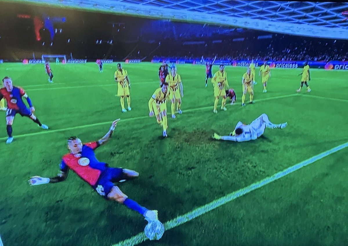 ⚽️ When you have a huge goal bonus attached to your contract 😂