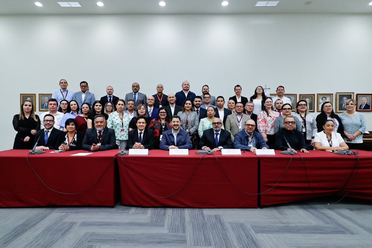 martibatres's tweet photo. Convoqué a las y los Subdelegados Médicos del @ISSSTE_mx de los estados de la República y la Ciudad de México para instruir un nueva estrategia orientada a la atención digna de la derechohabiencia, reducir tiempos de espera y atender las cirugías rezagadas. 

También informamos sobre los Protocolos Nacionales de Atención Médica (PRONAM) aprobados por el Consejo de Salubridad General que el Instituto pondrá en marcha junto a todo el sector salud.