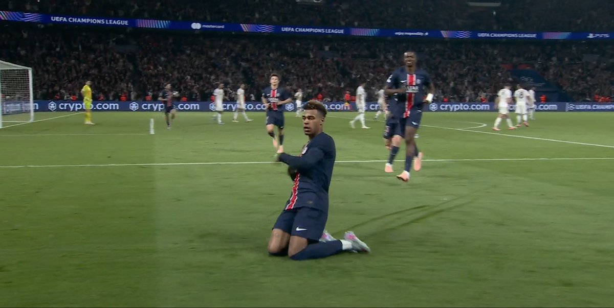 TouchlineX's tweet photo. 1-1 PSG.

WHAT A GOAL BY DOUÉ !!!!!!!!!!!!!!!!!!!!!!!!!!!!!!!!!!!!! THAT WAS SO SPECIAL BY THE 19 YEAR OLD !!!!!!!!!!!!!!!!!!!!!!!!!!!!!!!!!!!!! https://t.co/mBjA09wPzt