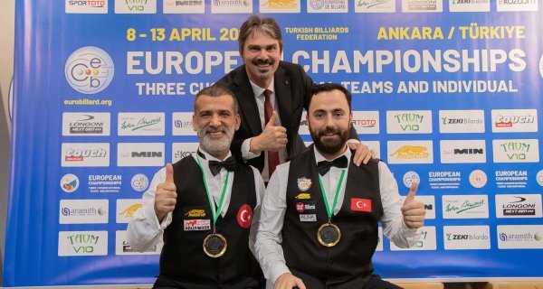 TCSinopValiligi's tweet photo. 🇹🇷 Avrupa Şampiyonuyuz!
🥇🎱 Ankara'da düzenlenen 3 Bant Bilardo Milli Takımlar Avrupa Şampiyonasında, #Sinoplu milli sporcumuz Berkay Karakurt'un da içinde bulunduğu Ay-Yıldızlı ekibimiz, altın madalyanın sahibi oldu! 🥇
🔴⚪ Bu büyük başarıda emeği geçen sporcularımızı gönülden kutluyoruz.👏
📌 Sinoplu hemşehrimiz Berkay Karakurt'a, şehrimize yaşattığı bu gurur için ayrıca teşekkür ediyoruz!👏
#Bilardo #MilliTakım #AvrupaŞampiyonu #Sinop #BerkayKarakurt #AyYıldızlılar #GururDuyuyoruz