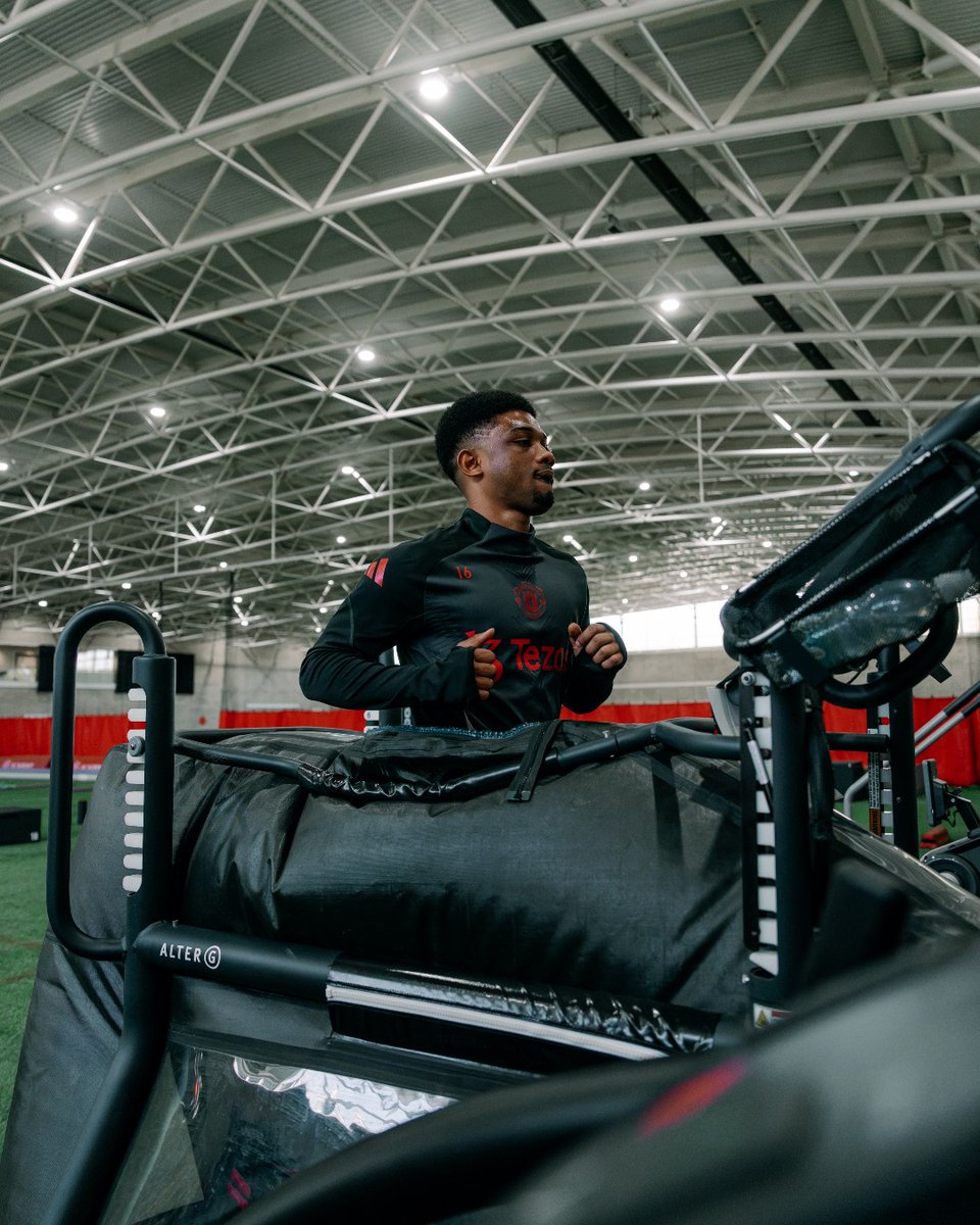 ManUtd's tweet photo. A sight that will brighten your Wednesday 🥰

⏳ @AmadDiallo_19

#MUFC https://t.co/v1rkCCLDZe