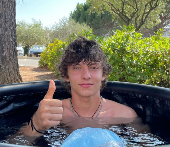 🔥 F1 rookie by day, student by night?! XD

18-year-old Kimi Antonelli is racing for Mercedes and cramming for school finals 📚

🗣️ “Maths is just letters and pain.”
💬 “I’m doing it for my Mum.” )))
Might even ask George Russell for help ✈️

#F1 #Antonelli