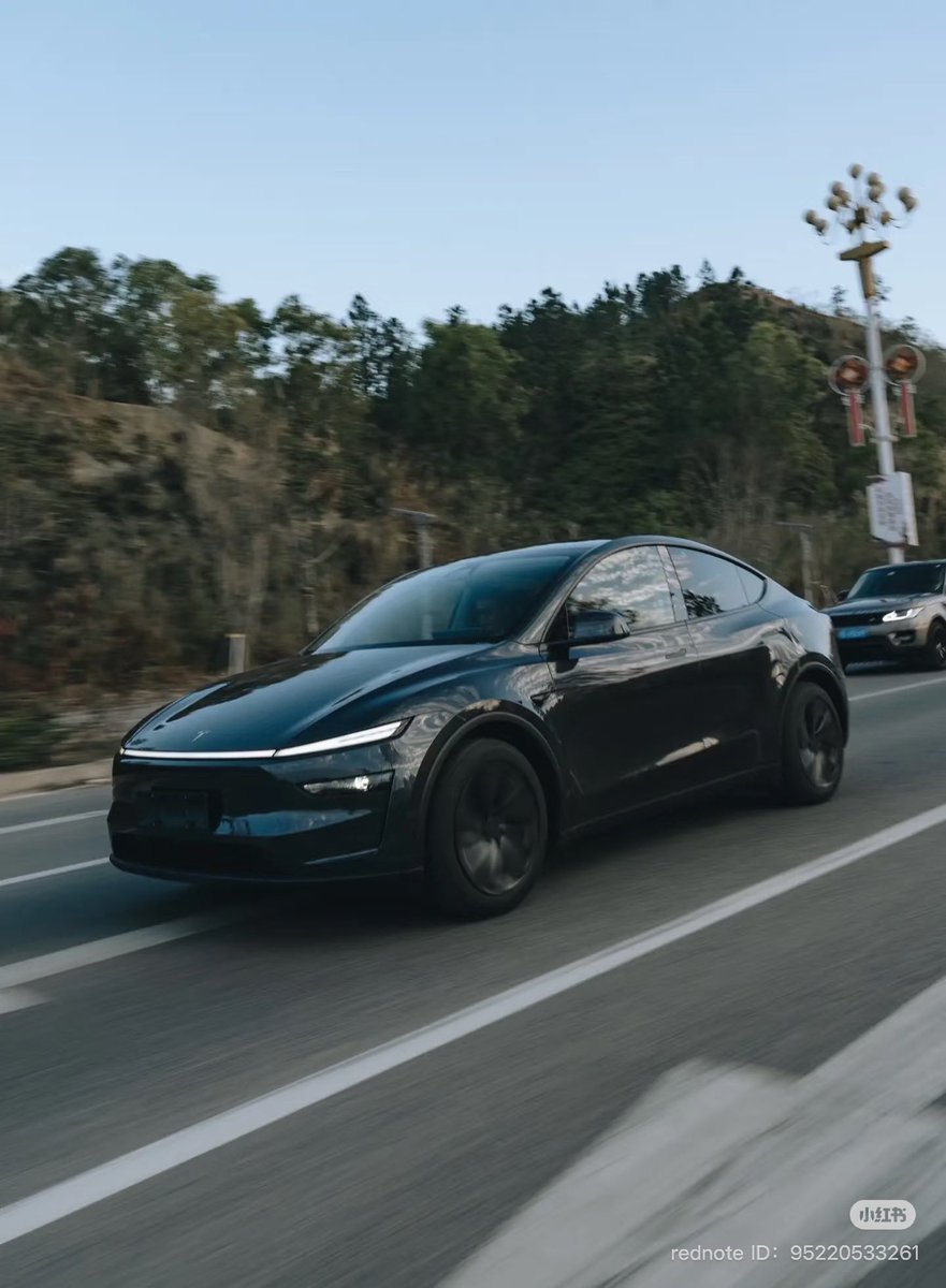 TeslaNewswire's tweet photo. The new Tesla Model Y looks stunning! https://t.co/kOWbjWXnpS