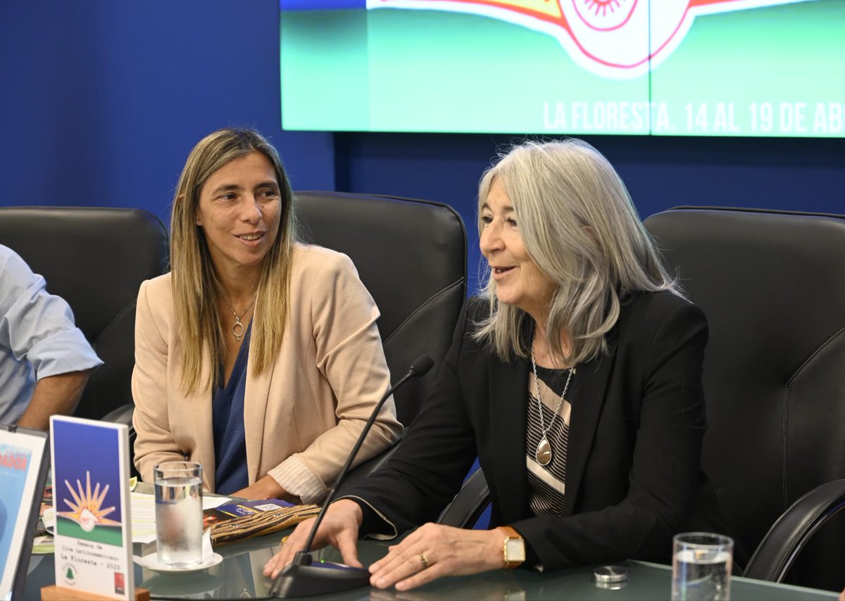 minturuy's tweet photo. Del 14 al 19 de abril, se realizará la Semana del Cine Latinoamericano, en el Espacio CRA de La Floresta, Canelones, cuyo lanzamiento se realizó el 9 de abril en el Ministerio de Turismo. 

En la oportunidad, la ministra (i) de Turismo, Ana Claudia Caram Rivero, felicitó a los organizadores y reconoció la labor de Hyara Rodríguez, quien fuera directora General de Secretaría del MINTUR entre los años 2012 y 2020: "es para nosotros una alegría que aún sigas estando y demostrando como en cada instancia, uno puede estar y sobre todo en lo que implica a la democratización de la cultura”. 

Luego Caram destacó el trabajo de Canelones, “que es un departamento que viene demostrando una amplitud en el crecimiento turístico y cultural que lleva las iniciativas a cada rincón del departamento”. 

En cuanto al evento, resaltó la interacción con jóvenes, el intercambio generacional y “eso nos muestra la increíble oferta turística y cultural que tiene el Uruguay, reforzando la identidad de lo que somos”. 

Más info: https://t.co/ohHhmumm5m

#UruguayNatural 
#Turismo 
#Cultura 
#Cine 
#LaFloresta