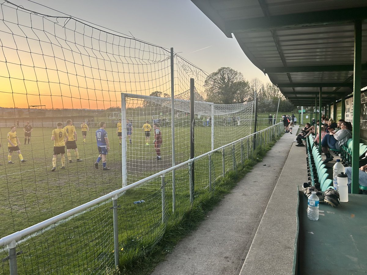 Clywedog Park to see <a href="/CefnAlbionFC/">Cefn Albion FC 🏴󠁧󠁢󠁷󠁬󠁳󠁿</a> take on local rivals <a href="/penycaefc1/">Penycae FC</a> in the Ardal North East, Welsh 3rd tier. A convincing win for the home side who should have scored 5 or 6.  A crowd of around 70 on another beautiful spring night in Wrexham concluding my #groundhopping trip.