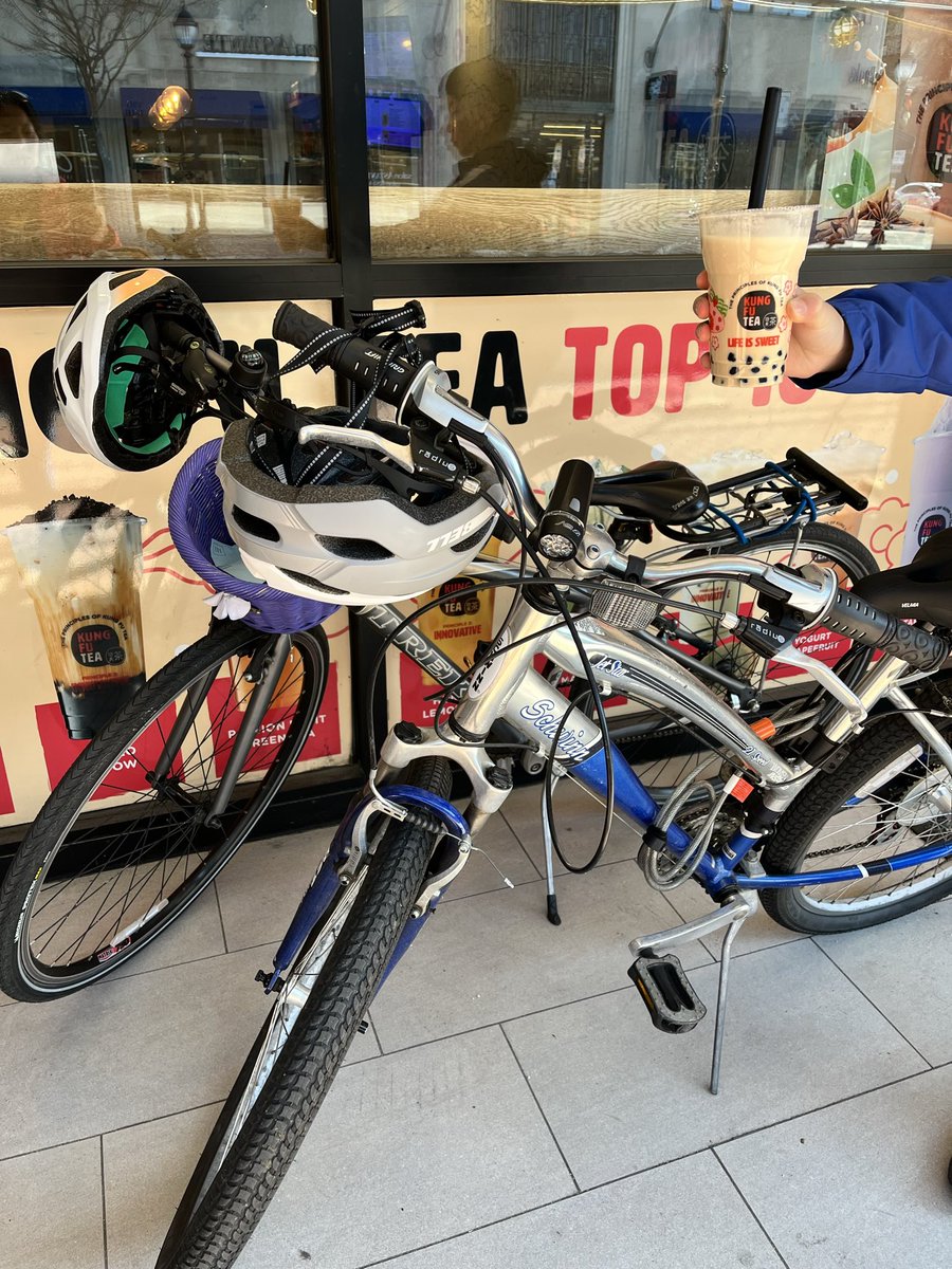 BikeWaltham's tweet photo. #30DaysOfBiking

Early release day at Waltham Public Schools = time for WPL 📚 and Kung Fu Tea 🧋 https://t.co/uQkUgm5Il6