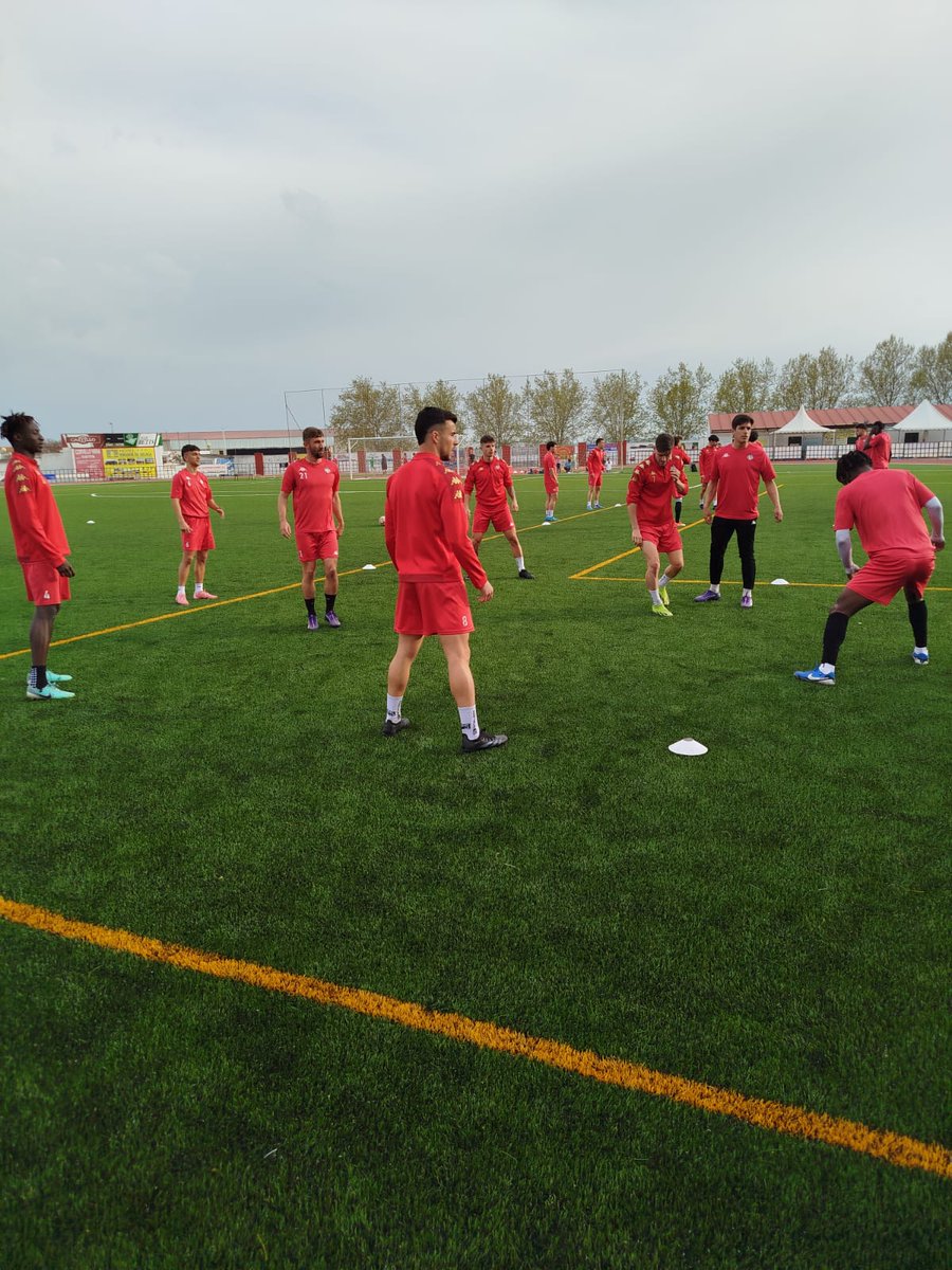 cdazuaga's tweet photo. Como siempre, iremos a por la victoria que no acerque al objetivo de disputar la fase de ascenso a 2 RFEF por tercera temporada consecutiva.
¡Nos quedan cinco finales!
#ORGULLODEAZUAGA https://t.co/QYsS92qC55