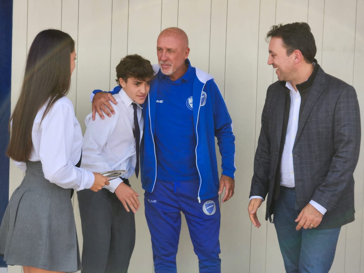 TadeoGZ's tweet photo. Junto al @ClubGodoyCruz, inauguramos un nuevo edificio escolar en el Predio de Entrenamiento ubicado en #Maipú 

Una iniciativa que acompaña a los deportistas de alto rendimiento en su formación académica. 

¡Gracias a quienes hicieron esto posible!💪

#JuntosEducaciónyDeporte ⚽📚